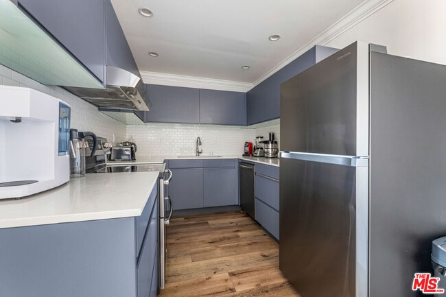 Building Photo - 5215 Balboa Blvd