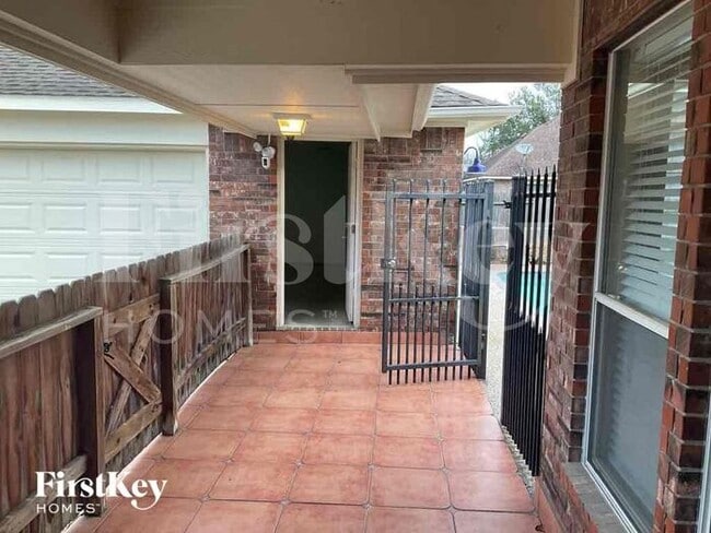 Building Photo - 14518 Wadlington Dr