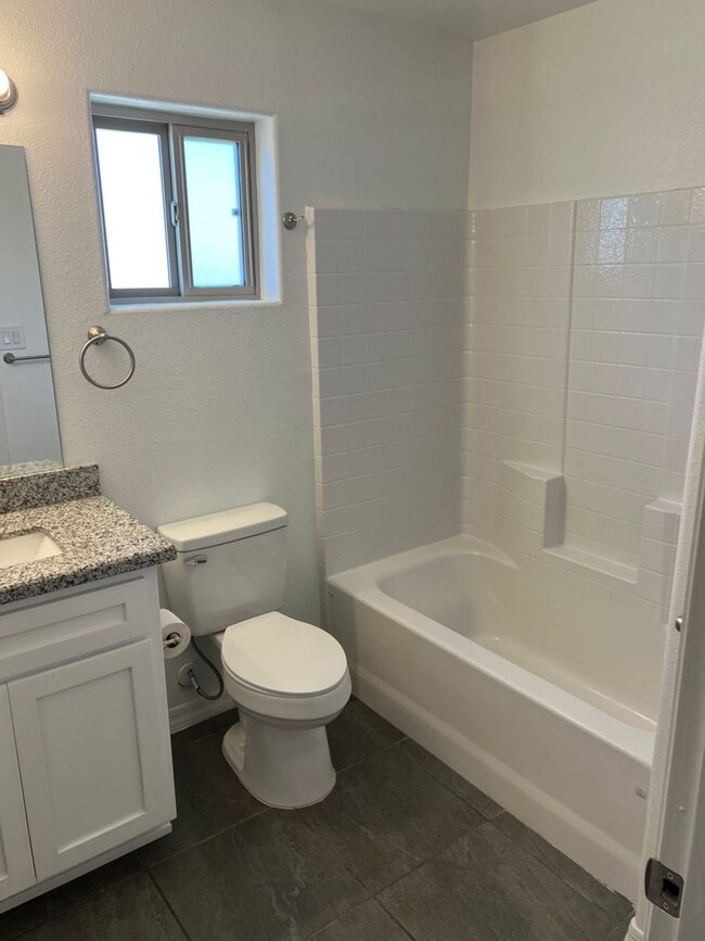Building Photo - Large Corner Lot home with 3 full size bed...
