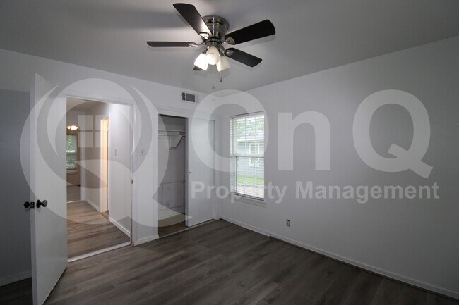Building Photo - 17 MacArthur Dr