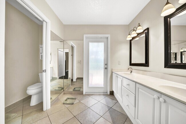 Building Photo - 8633 Vista Del Boca Dr