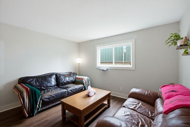 Building Photo - 2 Bed 1 Bath Condo by UT and CapMetro Stop