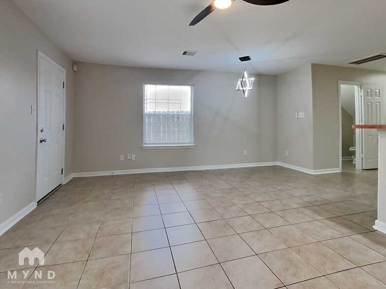 Building Photo - 6128 Sidney St