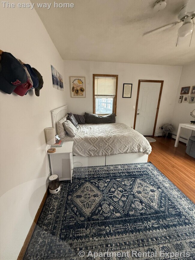 Building Photo - 585 Somerville Ave