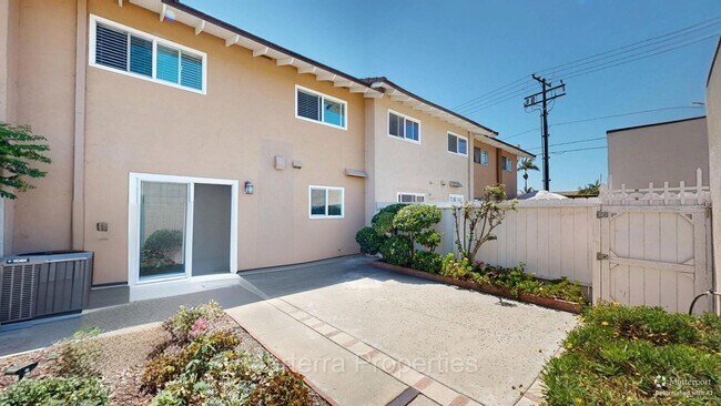 Building Photo - 17755 La Rosa Ln
