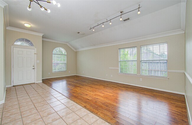 Building Photo - 18223 Heathridge Ln