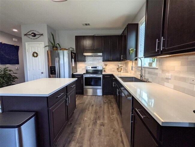 Building Photo - 5508 Nelson Oaks Dr