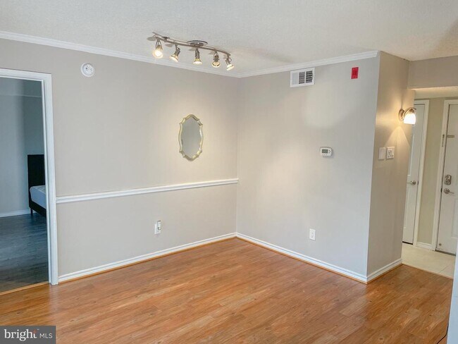 Building Photo - 1524 Lincoln Way