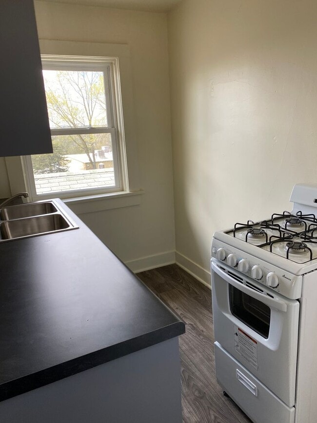 Building Photo - 461-463 Glen Street