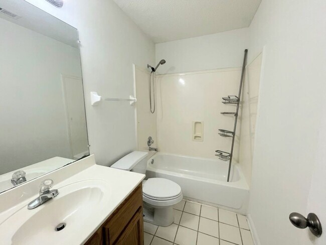 Building Photo - Available now! Beautiful Corner lot! 4 Bedrooms, Olive Branch schools!