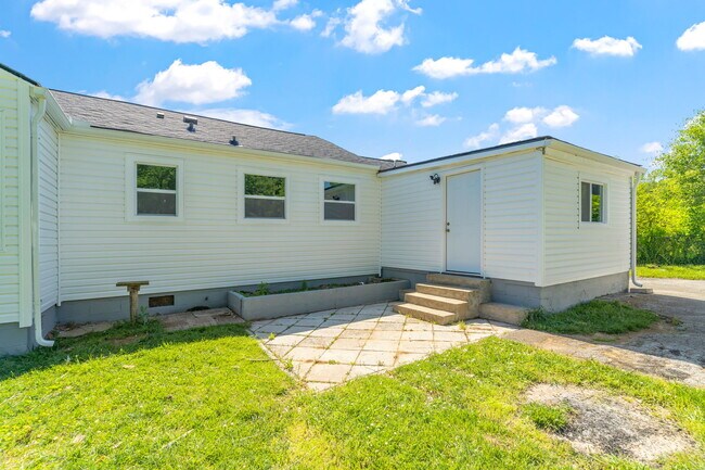 Building Photo - 5700 Ridgefield Rd