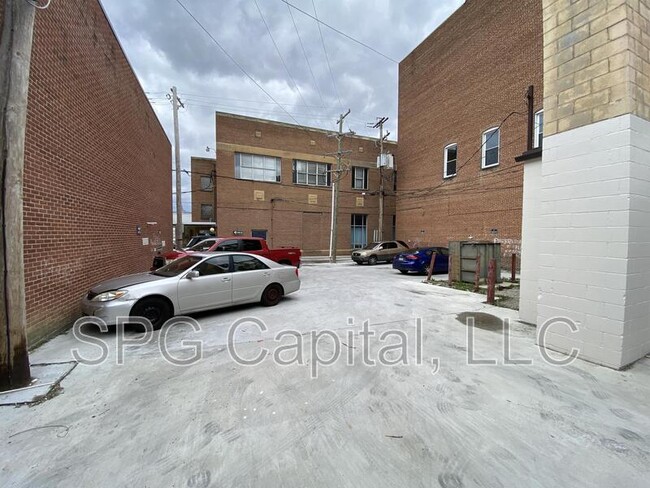 Building Photo - 5 Center Square