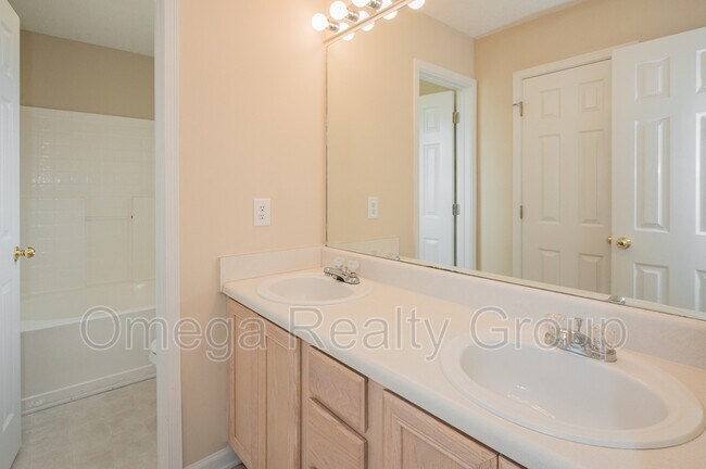 Building Photo - 6000 Aldersbrook Ct