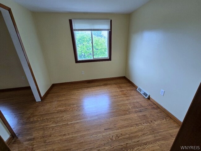 Building Photo - 9 Floreis Ct