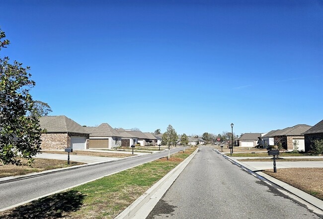 Building Photo - Stunning 4-Bedroom Waterfront Home with Granite Countertops and Hardwood Floors in The Sanctuary ...