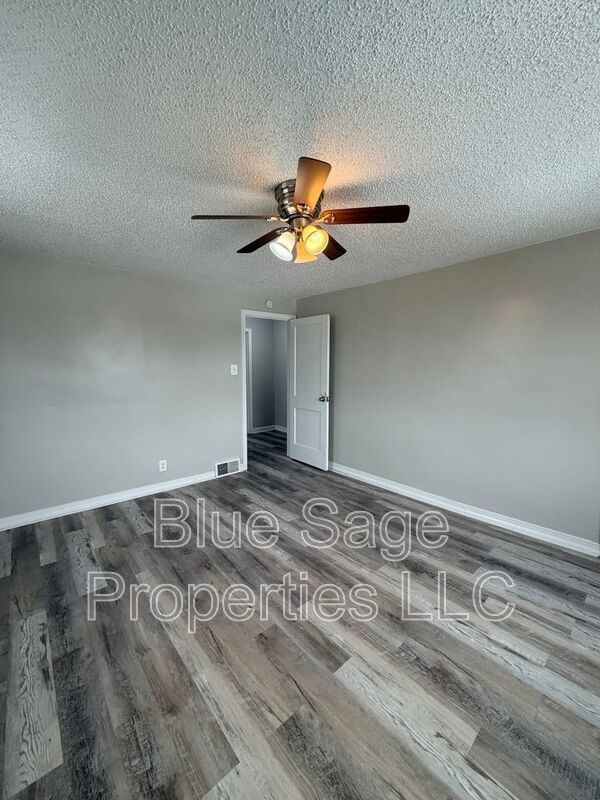 Building Photo - 15 King Ave