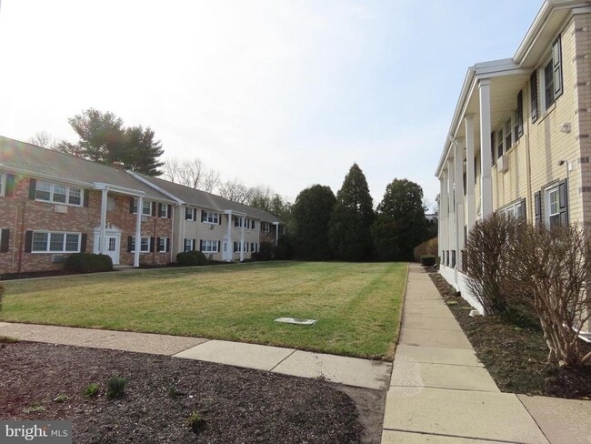 Building Photo - 403 S Main St