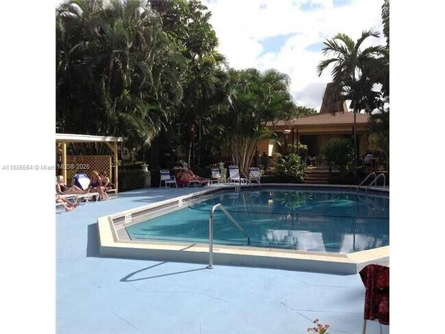 Building Photo - 5181 W Oakland Park Blvd