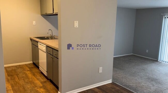 Building Photo - 585 W 27th St S