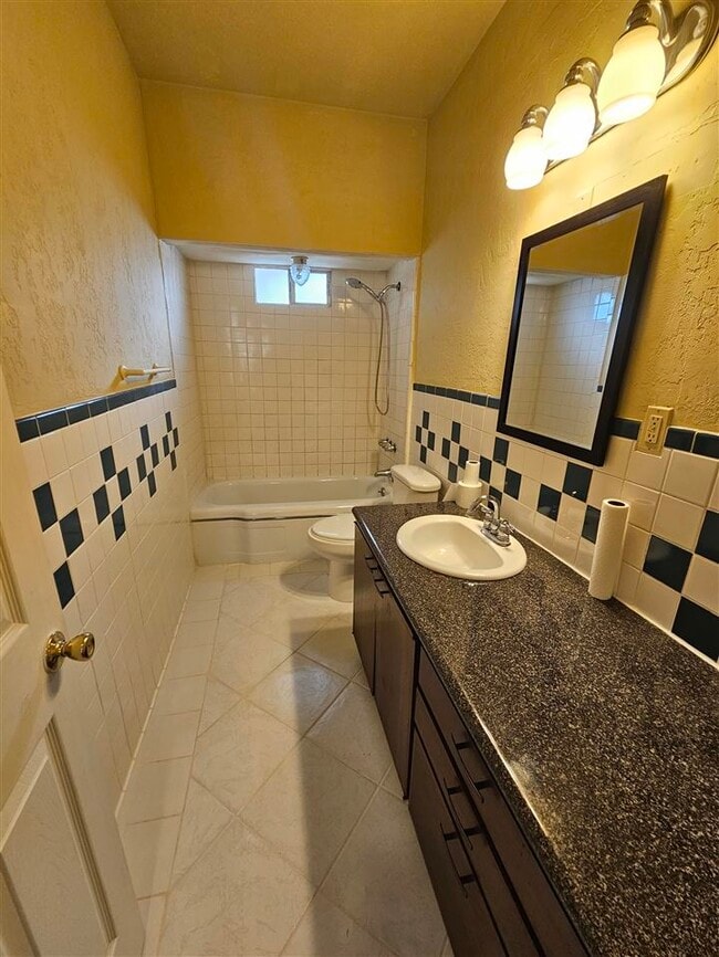 Building Photo - 909 NW Bell Ave