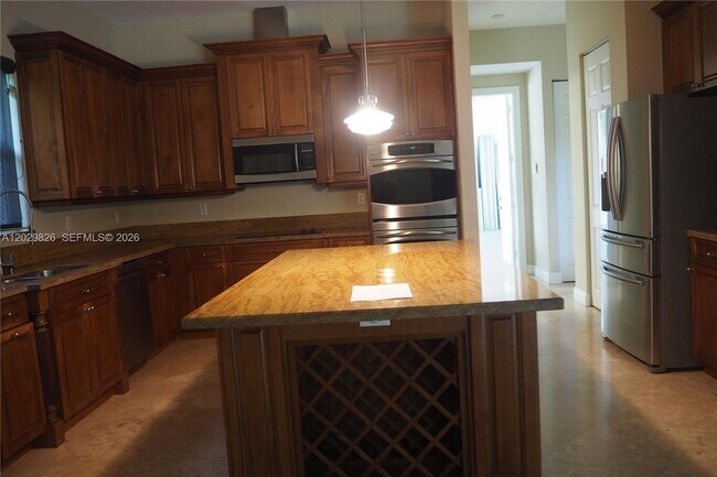 Building Photo - 2750 Jockey Cir