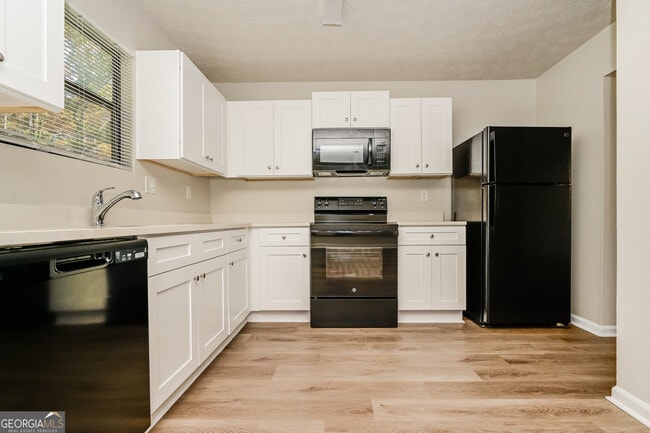 Building Photo - 4276 Old Lake Dr