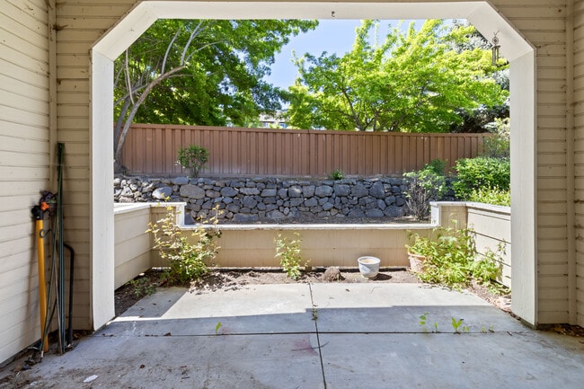Building Photo - 5146 S Surprise Way