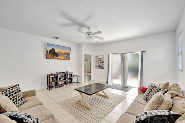 Building Photo - 1816 SW 21st St