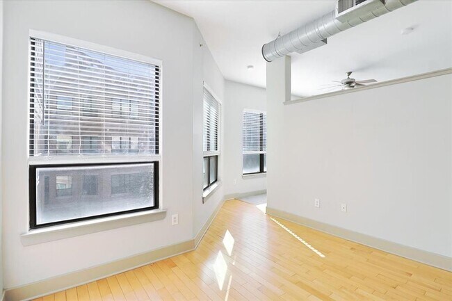 Building Photo - 1901 Post Oak Blvd