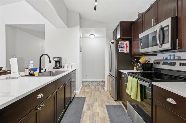 Building Photo - 6743 Kamloops Dr