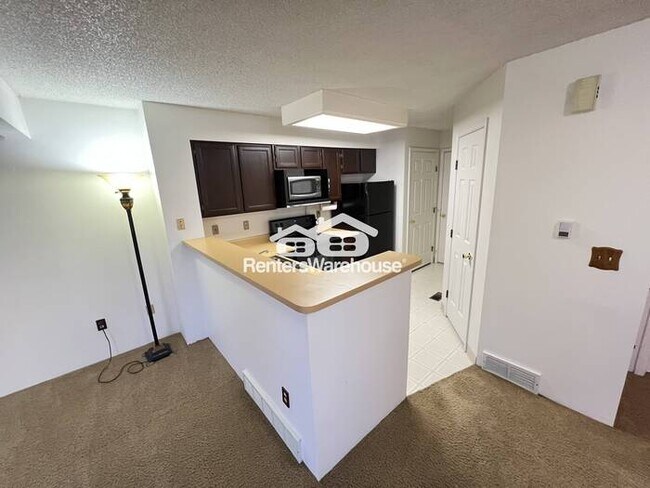 Building Photo - Elegant 2-bedroom 1-bathroom Single Story Townhome-NEW Carpet