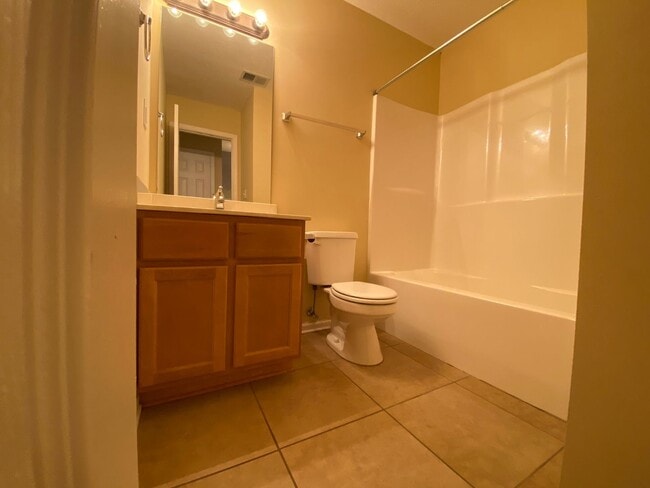 Building Photo - CUTE 3 BED 2 BATH HOME IN SPRING LAKE SUBDIVISION!!