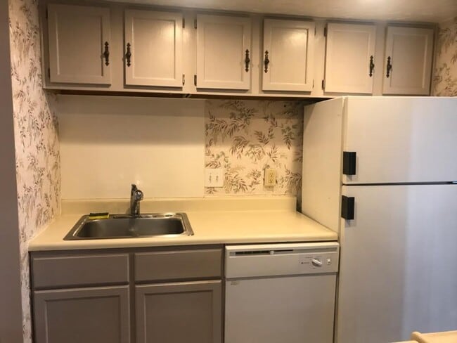 Building Photo - 2500 Warsaw Ave