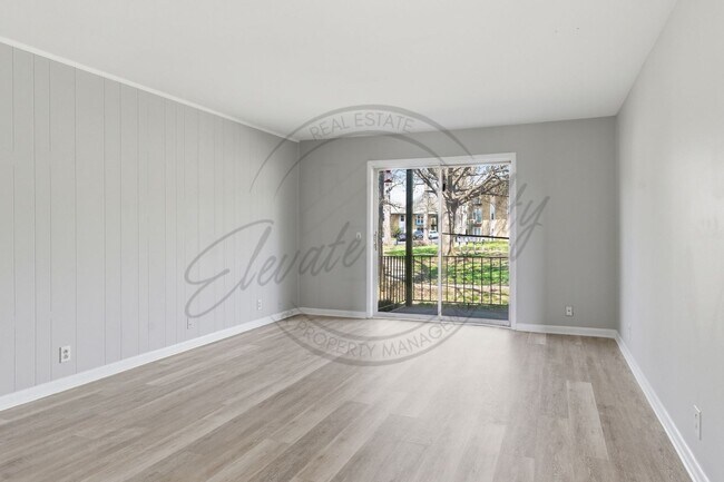 Building Photo - SPRING SPECIAL!! FIRST MONTH FREE on this ONE Bedroom Condo, First Floor, across from Madison Park!