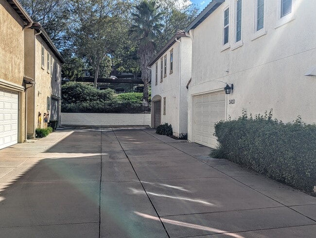 Building Photo - 1406 Mosaic Glen