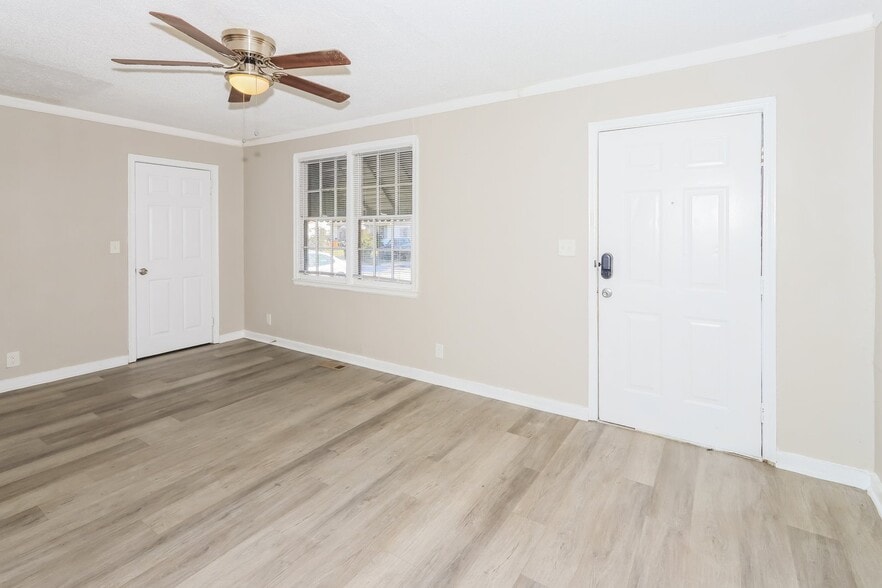 Building Photo - 211 Meadowdale Dr