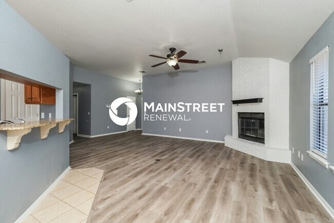 Building Photo - 3 Bedroom Pet-Friendly Home in EDMOND, OK with Main Street Renewal