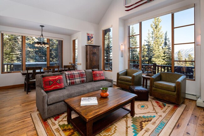 Building Photo - 7 Gambler Dr