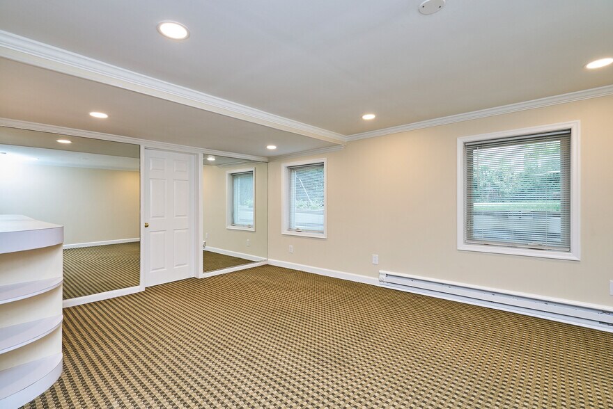 Building Photo - 805 23rd St S