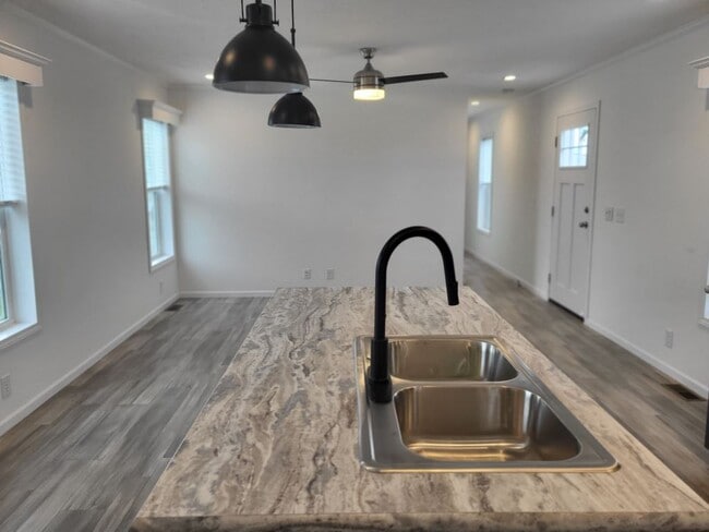 Building Photo - 140 Flamingo Dr