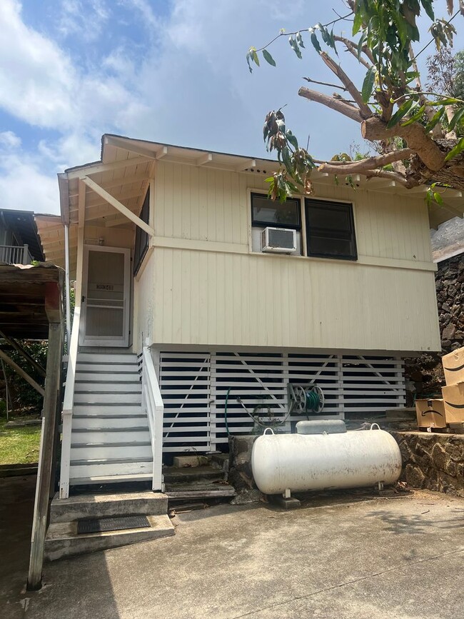 Primary Photo - 1 Bedroom Cottage in Kaimuki, Full Kitchen...