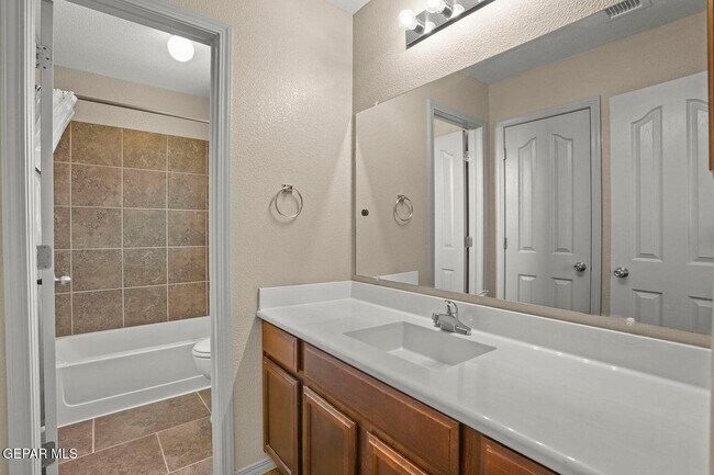 Building Photo - 5028 Silver Ranch Ave