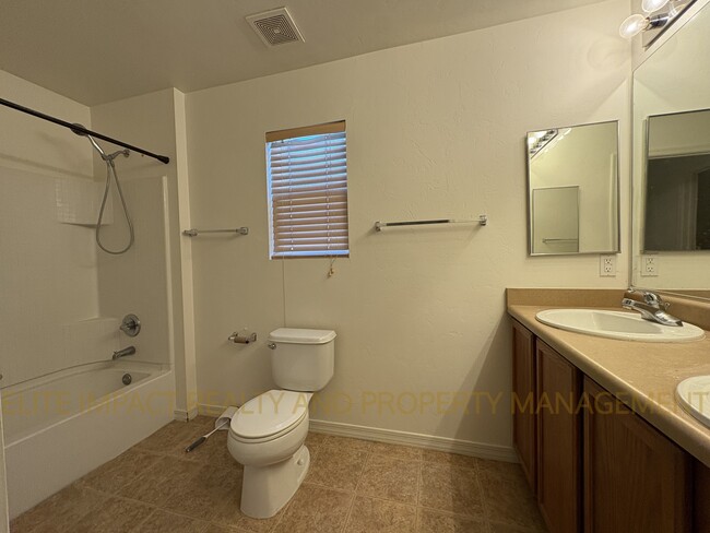 Building Photo - 1133 S Pantano Overlook Dr