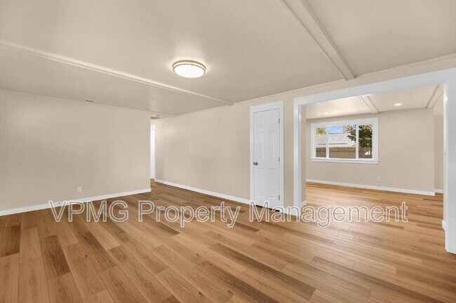 Building Photo - 14907 NE 34th St