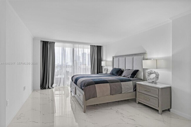 Building Photo - 210 174th St