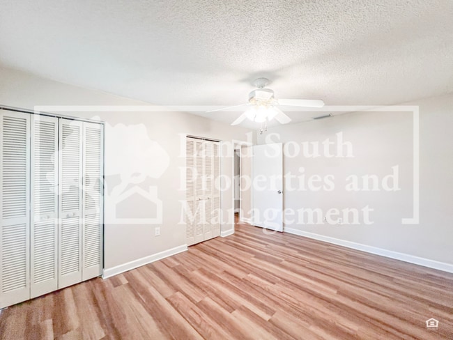 Building Photo - 2926 Forestgreen Dr S