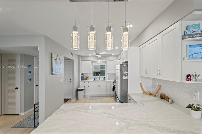 Building Photo - 3051 NE 48th St