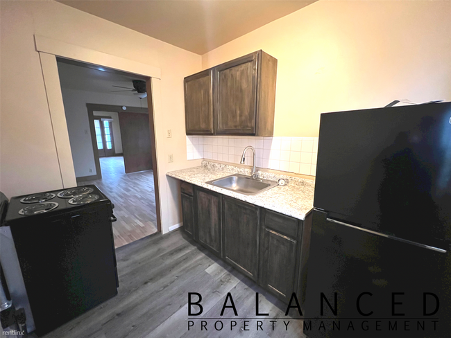 Building Photo - 1 br, 1 bath House - 9th Street Apartments...