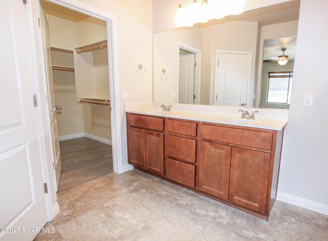 Building Photo - 2677 Capella Dr