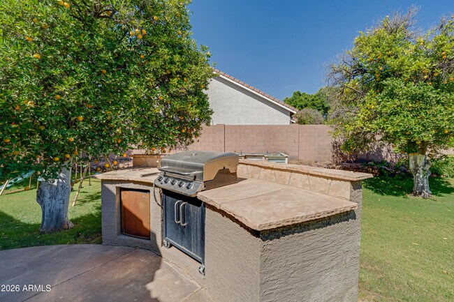 Building Photo - 4335 E Fox Cir